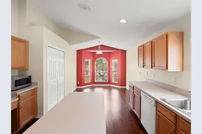 2318 Barons Court, Tavares, FL 32778 - Photo 9