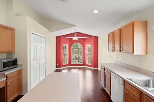 2318 Barons Ct, Tavares, FL 32778 - Photo 9