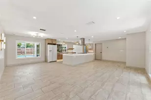10711 Frances Ln, Largo, FL 33774 - Photo 11