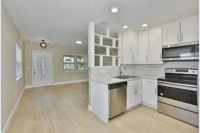 2450 40th Avenue N, Saint Petersburg, FL 33714 - Photo 3