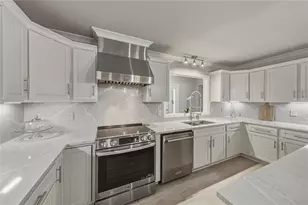 6717 Cardinal Dr S, Saint Petersburg, FL 33707 - Photo 29
