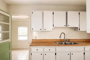 1302 28th St W, Bradenton, FL 34205 - Photo 3