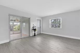 4201 Des Moines St NE, Saint Petersburg, FL 33703 - Photo 5