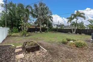 4201 Des Moines St NE, Saint Petersburg, FL 33703 - Photo 25