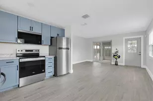 4201 Des Moines St NE, Saint Petersburg, FL 33703 - Photo 7