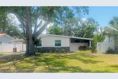 4201 Des Moines Street NE, Saint Petersburg, FL 33703 - Photo 1