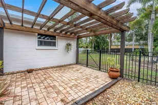 4201 Des Moines St NE, Saint Petersburg, FL 33703 - Photo 21