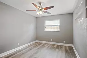1230 70th St N, Saint Petersburg, FL 33710 - Photo 35