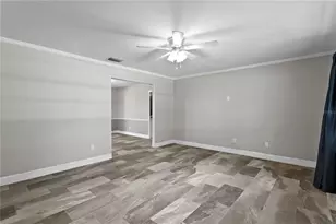 6928 Greenhill Pl, Tampa, FL 33617 - Photo 7