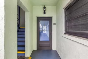 5973 Terrace Park Dr N, Saint Petersburg, FL 33709 - Photo 5
