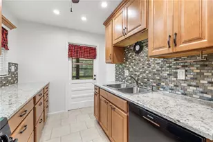 5973 Terrace Park Dr N, Saint Petersburg, FL 33709 - Photo 13