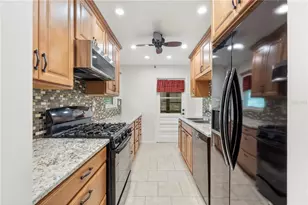 5973 Terrace Park Dr N, Saint Petersburg, FL 33709 - Photo 11