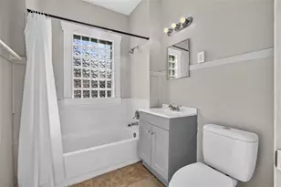 1042 8th Ave S, Saint Petersburg, FL 33705 - Photo 13