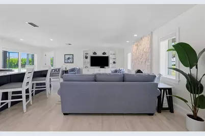 1974 Hawaii Avenue NE, Saint Petersburg, FL 33703 - Photo 3