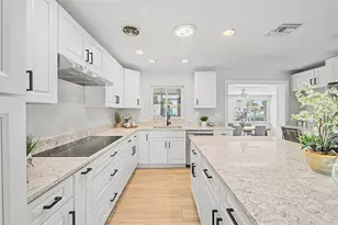9472 Treasure Ln NE, Saint Petersburg, FL 33702 - Photo 13