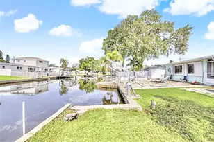 9472 Treasure Ln NE, Saint Petersburg, FL 33702 - Photo 31