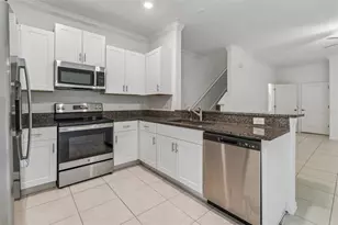 30751 Veridian Wy, Wesley Chapel, FL 33543 - Photo 13