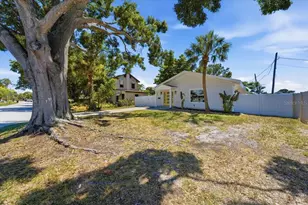 8452 6th St N, Saint Petersburg, FL 33702 - Photo 5