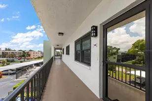 5980 Terrace Park Dr N, Saint Petersburg, FL 33709 - Photo 9