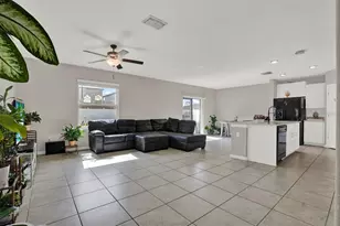 3707 Daisy Bloom Pl, Tampa, FL 33619 - Photo 3