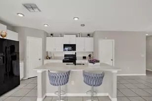3707 Daisy Bloom Pl, Tampa, FL 33619 - Photo 5
