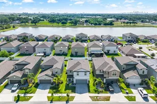 3707 Daisy Bloom Pl, Tampa, FL 33619 - Photo 17