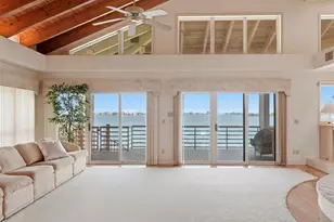2869 Seabreeze Dr S, Saint Petersburg, FL 33707 - Photo 11