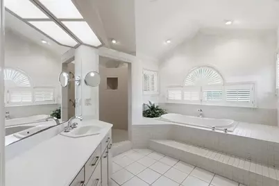 2869 Seabreeze Drive S, Gulfport, FL 33707 - Photo 25