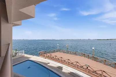 2869 Seabreeze Drive S, Saint Petersburg, FL 33707 - Photo 13