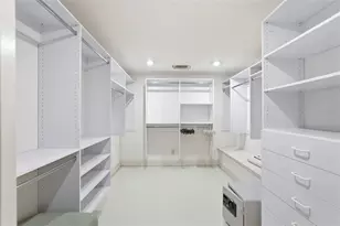 2869 Seabreeze Dr S, Saint Petersburg, FL 33707 - Photo 27