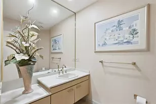 2869 Seabreeze Dr S, Saint Petersburg, FL 33707 - Photo 33