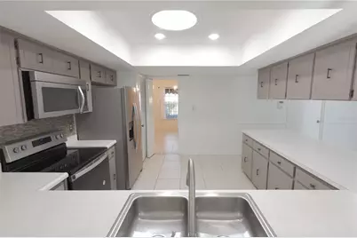 11016 Saginaw Drive, Tampa, FL 33617 - Photo 13
