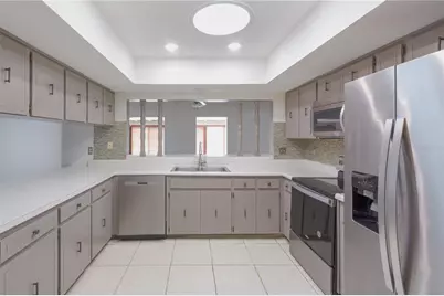 11016 Saginaw Drive, Tampa, FL 33617 - Photo 3