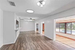 11016 Saginaw Dr, Tampa, FL 33617 - Photo 15