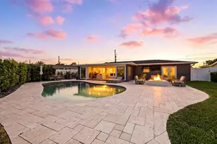 121 79th St S, Saint Petersburg, FL 33707 - Photo 3