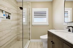 121 79th St S, Saint Petersburg, FL 33707 - Photo 37