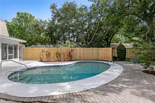 13305 Golf Crest Cir, Tampa, FL 33618 - Photo 49