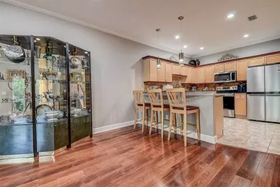 256 Valencia Circle, Saint Petersburg, FL 33716 - Photo 9