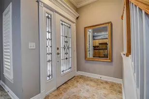 256 Valencia Cir, Saint Petersburg, FL 33716 - Photo 5