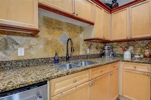 256 Valencia Cir, Saint Petersburg, FL 33716 - Photo 13