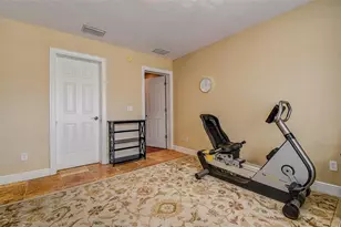 256 Valencia Cir, Saint Petersburg, FL 33716 - Photo 29