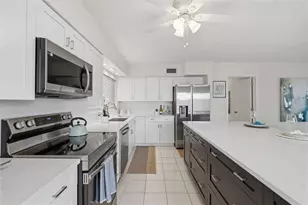 3666 Belle Vista Dr E, Saint Petersburg, FL 33706 - Photo 27