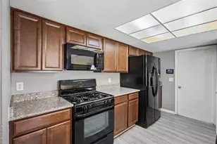8420 N River Dune St, Tampa, FL 33617 - Photo 9