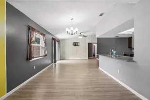 8420 N River Dune St, Tampa, FL 33617 - Photo 5