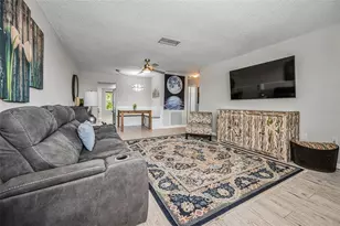 5725 80th St N, Saint Petersburg, FL 33709 - Photo 7
