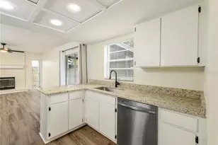 9703 Fox Hollow Rd, Tampa, FL 33647 - Photo 11
