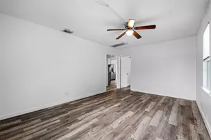 2412 51st Ave N, Saint Petersburg, FL 33714 - Photo 15
