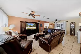 3801 Upland Pl, Valrico, FL 33594 - Photo 5