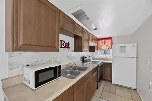 8723 & 8724 N 48th St, Tampa, FL 33617 - Photo 11