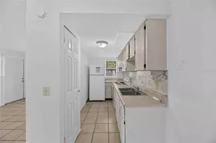 8726 & 8728 N 48th St, Tampa, FL 33617 - Photo 11